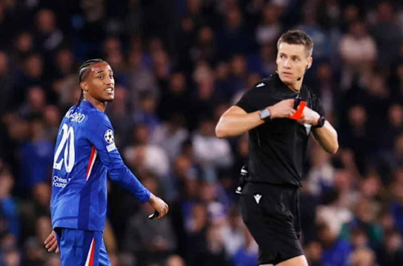 maresca-binh-than-sau-chiec-the-do-gay-tranh-cai-cua-joao-pedro